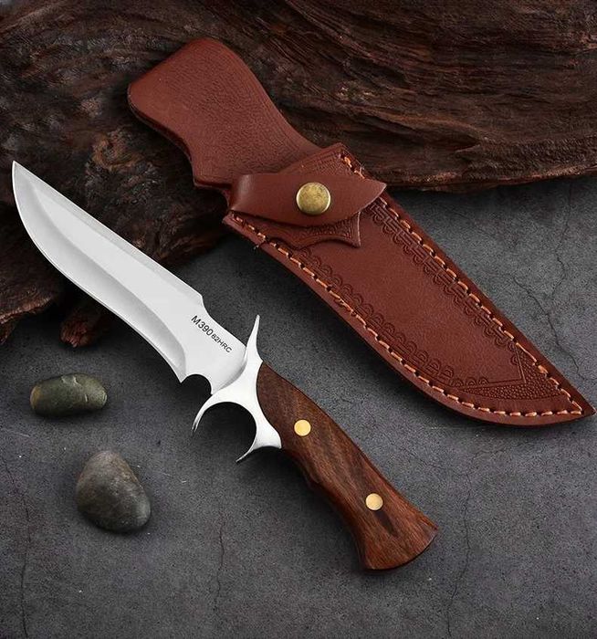 Cuțit Vanatoare 27,5 cm, otel M390, cu garda prindere, teaca piele