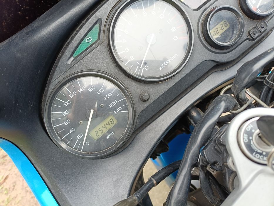 Vând \ Schimb Suzuki GSXF 600 KATANA cu Auto , Cross ,Atv