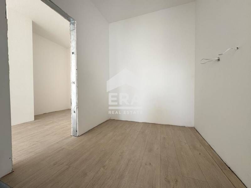 Многостаен апартамент с 3 спални, тип "мезонет", в нова сграда с разре