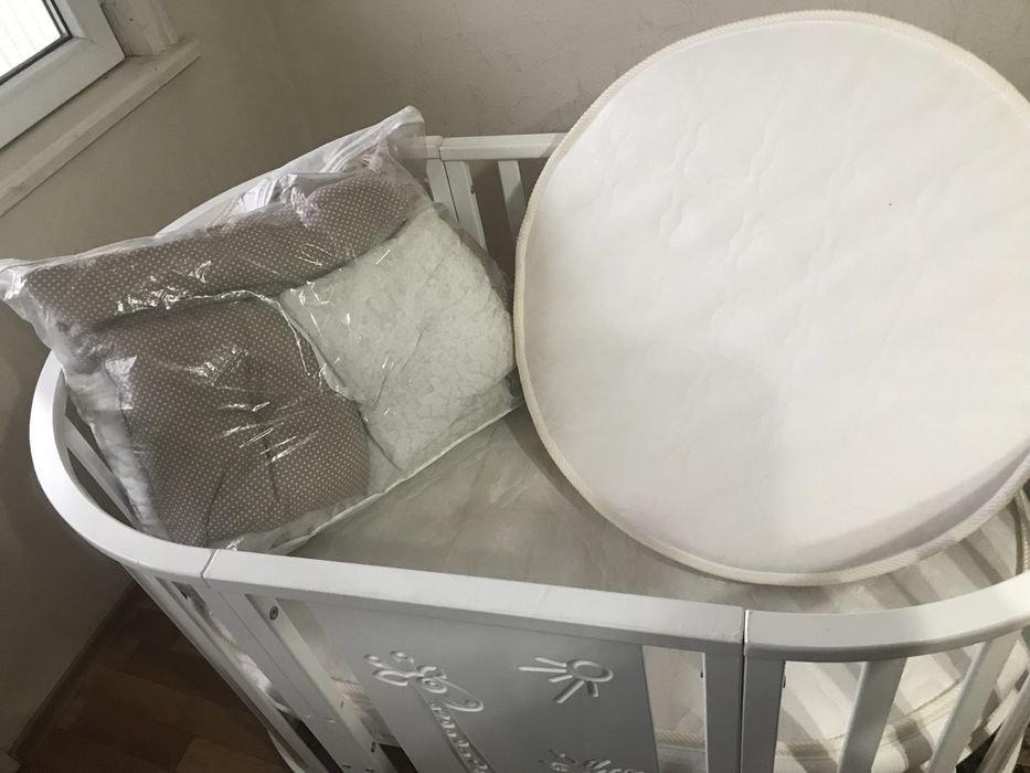 Манеж 8 в 1 с матрасами, бортиками