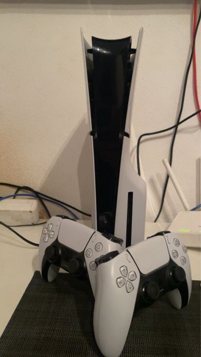 Vand PS5 Disc edition 848 GB + 2 controller DualSense