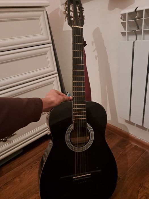 гитара с чехолам хорошем состоянии,