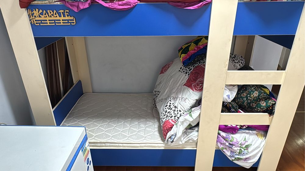 Двухярусная кровать