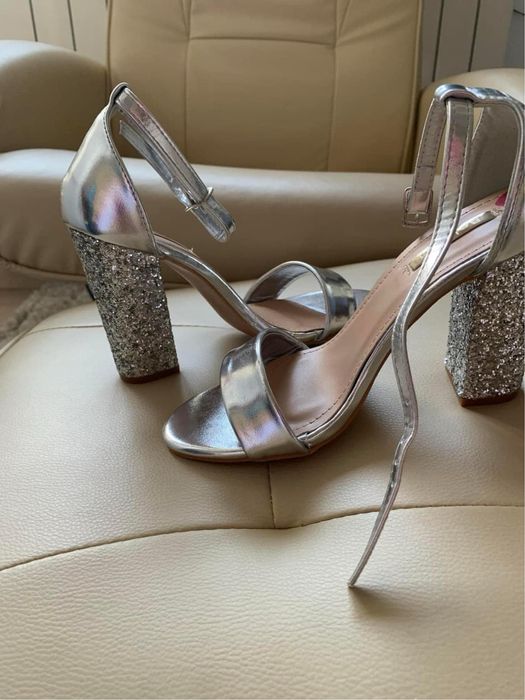 Sandale argintii noi