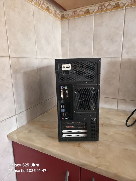 Vând calculator  Intel core I3 10100 8gb DDR4 fără Hard disk