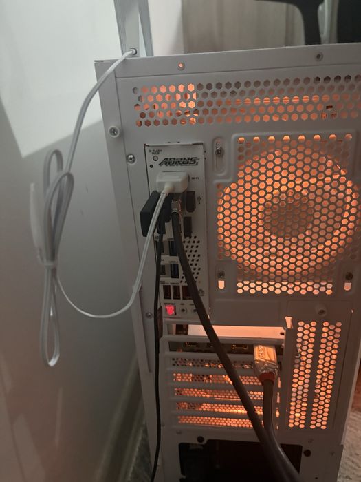 PC GAMING WHITE + Monitor LG UltraGear 27” | Ryzen 5 7600 | RTX 3060Ti