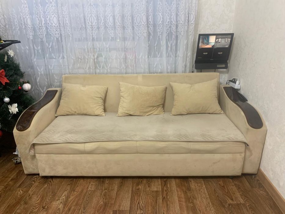 Продается диван и два кресла