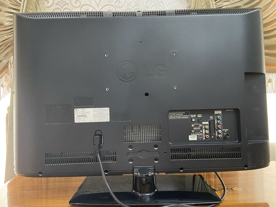 Телевизор LG 32", идеальное состояние, экран без дефектов