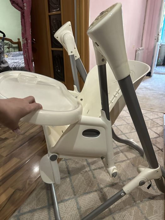 Стульчик для кормления с качелями