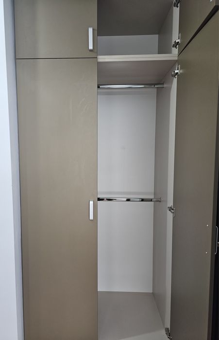 Vând dulap depozitare