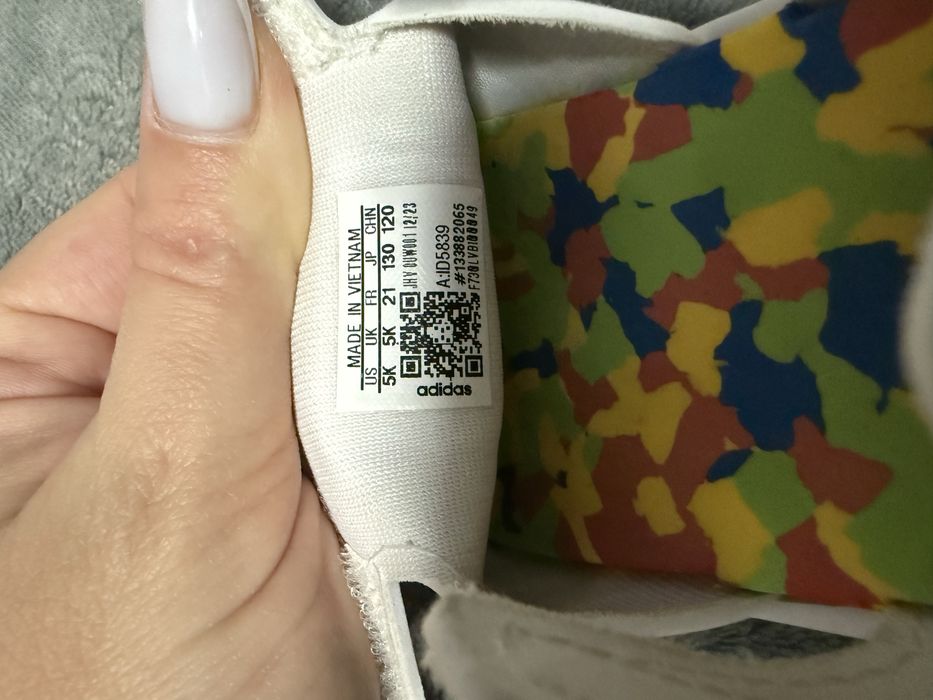 Сандали адидас.