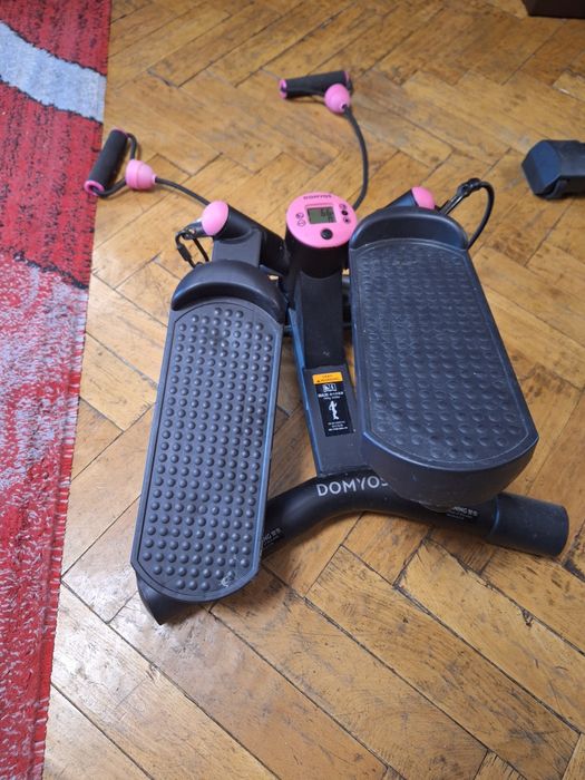 Stepper fitness cu afișaj electronic și corzi elastice