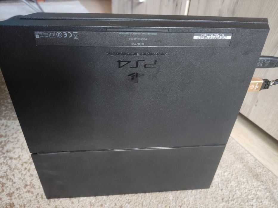 Перфектен Playstation 4 с фърмуер 9.0