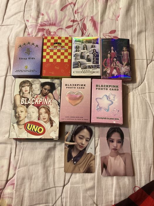 продам кпоп карточки (blackpink,itzy,stray kids) и биндеры.