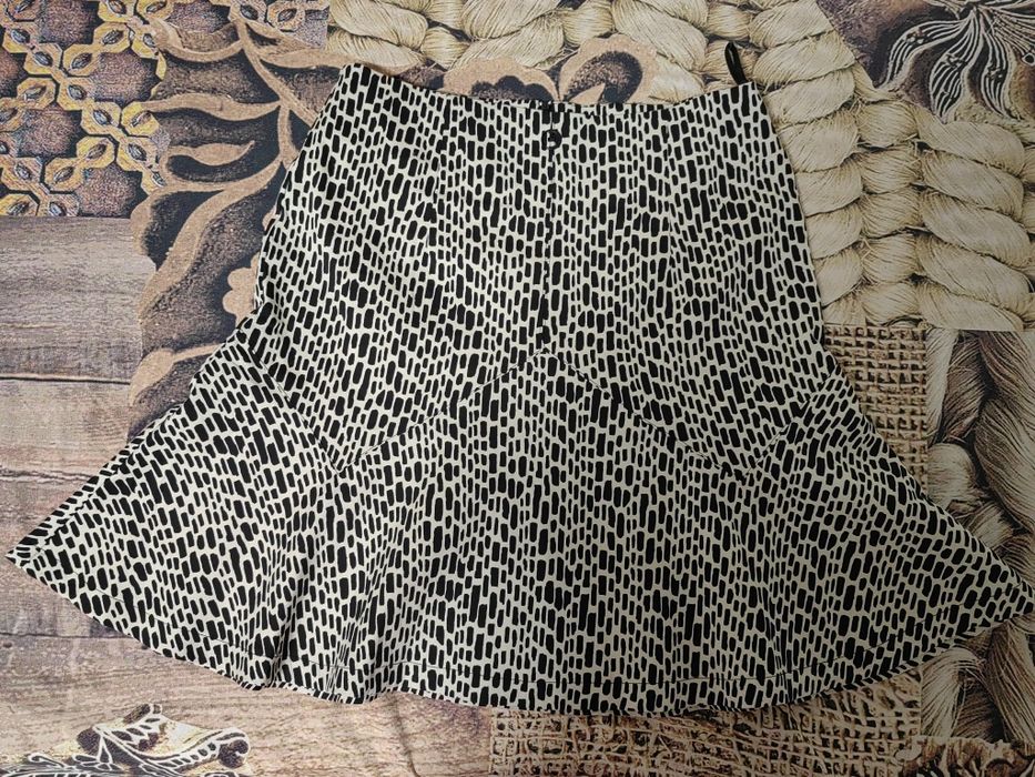 Къса поличка Lucy