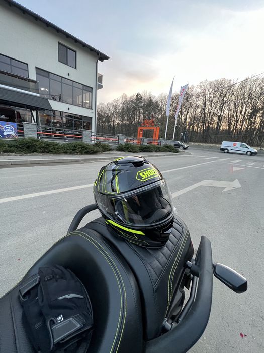 Shoei GT-Air II Aperture TC-3 (finisaj lucios, în culorile negru, gri și galben-neon).