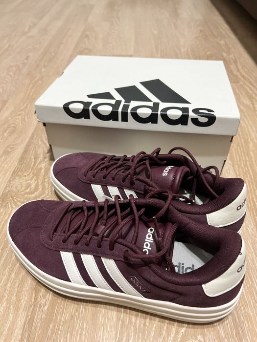 Кроссовки Adidas новые 39 размер