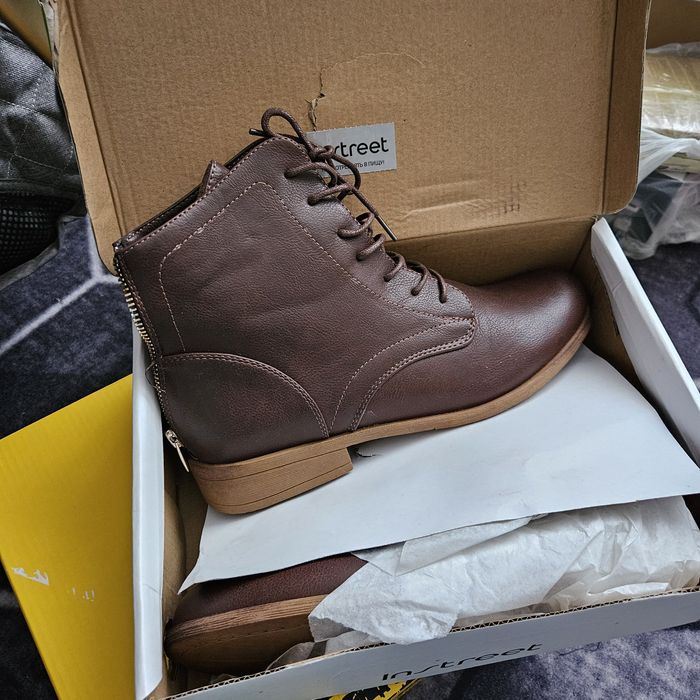 Продам ботинки женские