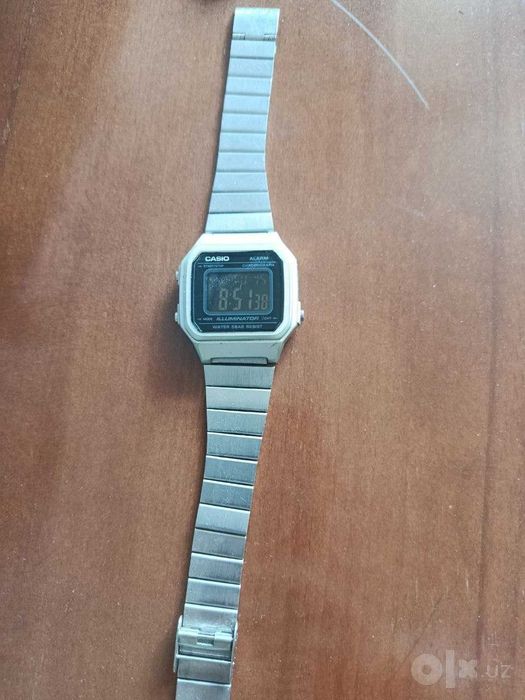 Qo'l soati erkaklar uchun Casio Standard Digital