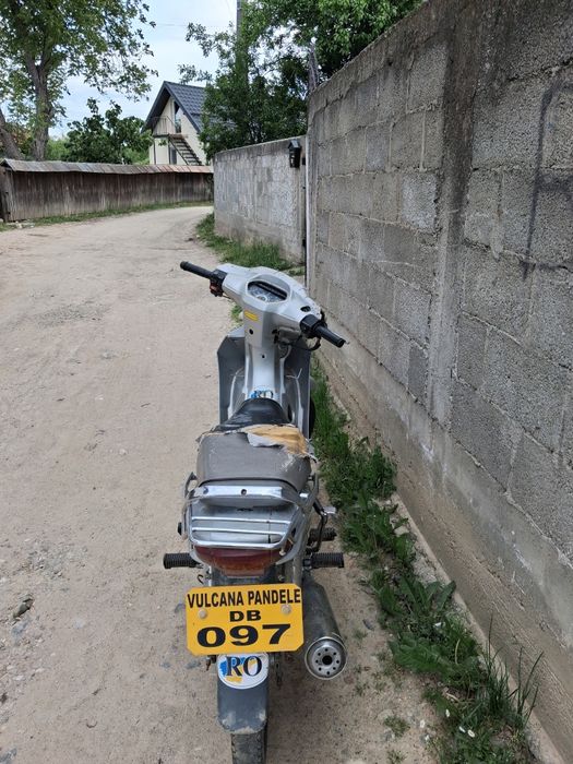 Scuter de 125 cc pe viteze