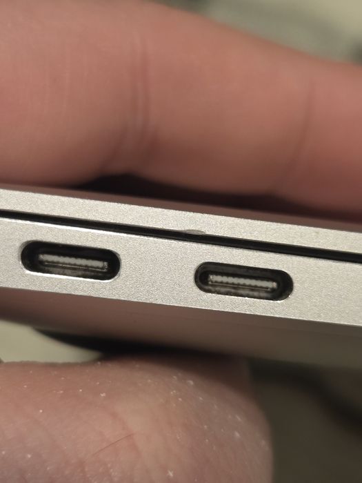 Продавам MacBook Air M1 (Silver)