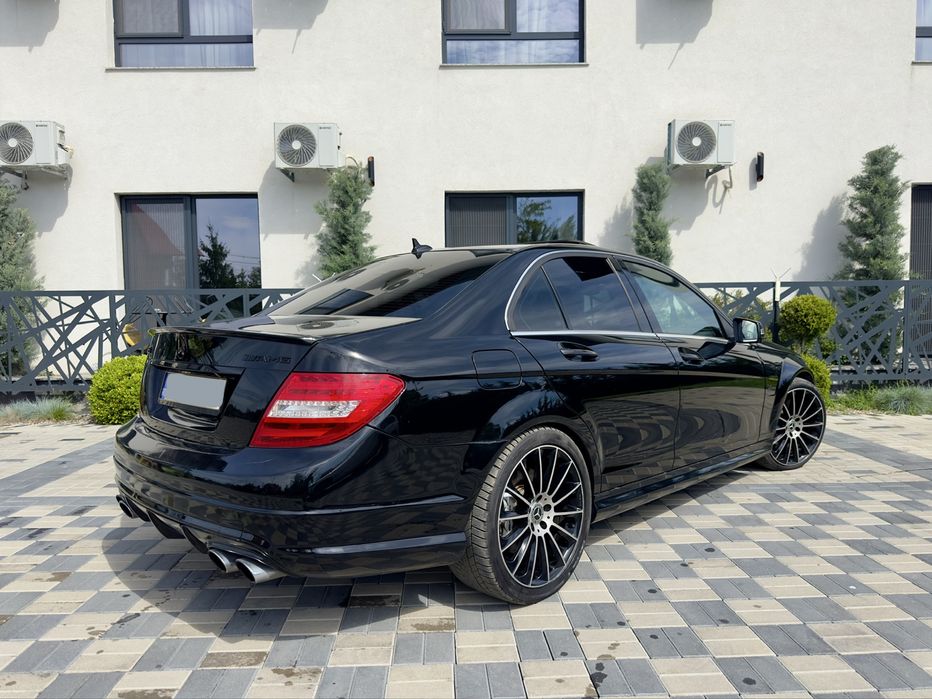 Pret 25.000 E Mercedes-Benz C63AMG 2010 476 CP EXTRA FULL Variante