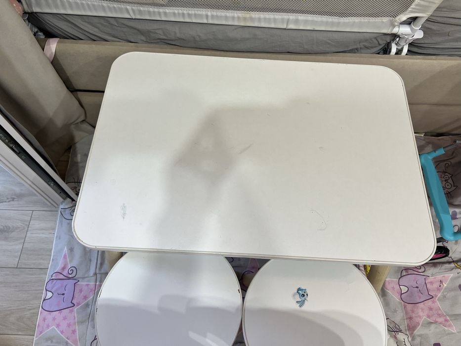 Продам детский стол с двумя стульями