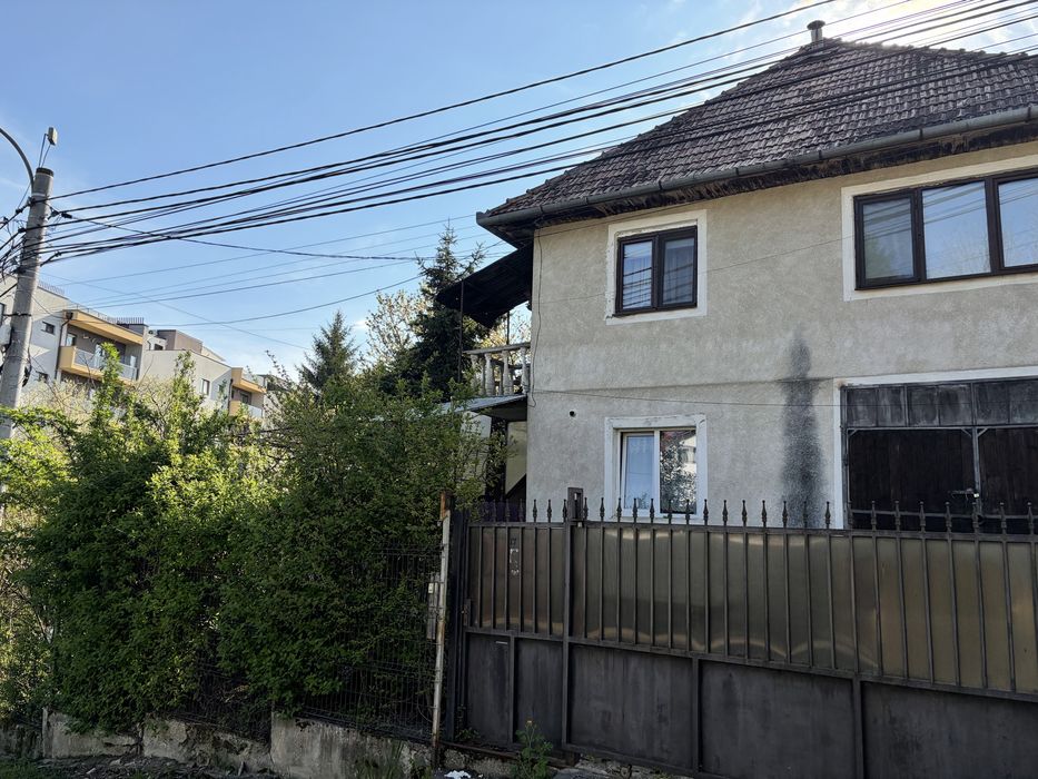 Teren de vanzare  cu, casa (printre ultimele ramase in zona)strada Macesului nr 17, cartier Buna ziua + casa