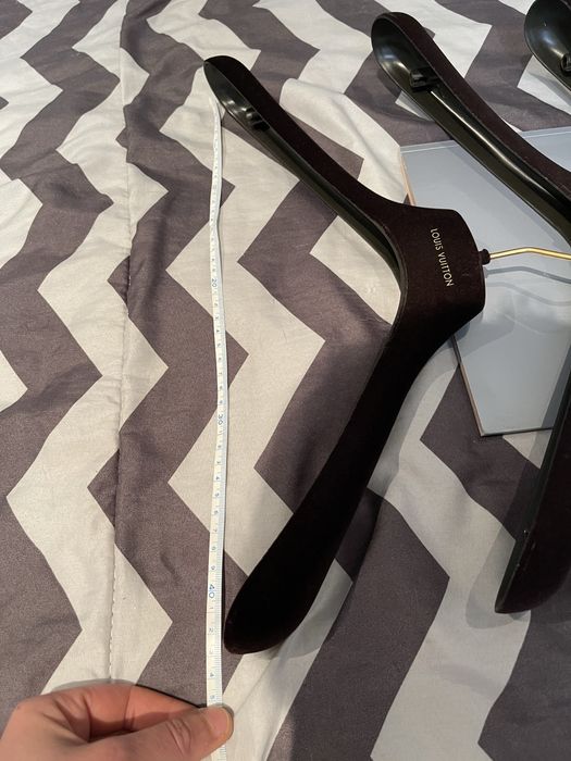 Umerase paltoane / geci / camasi / rochii / Louis Vuitton autentice