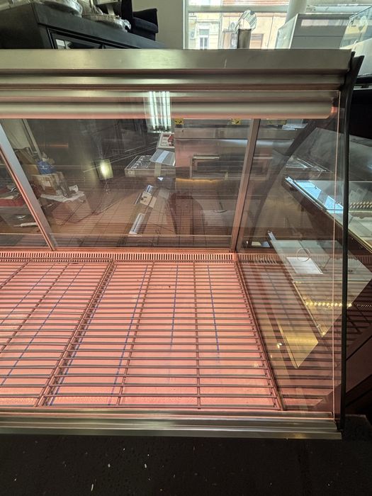 Хладилна витрина за месо и колбаси