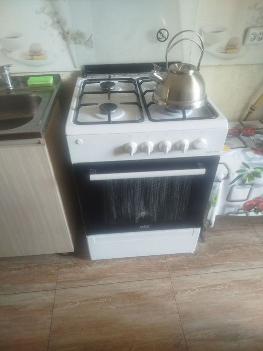Gaz plita artel sotiladi