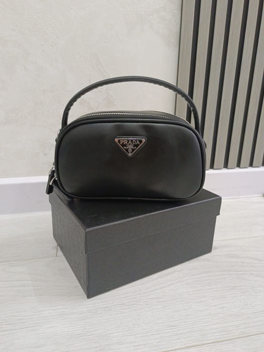 Черная сумочка "Prada"