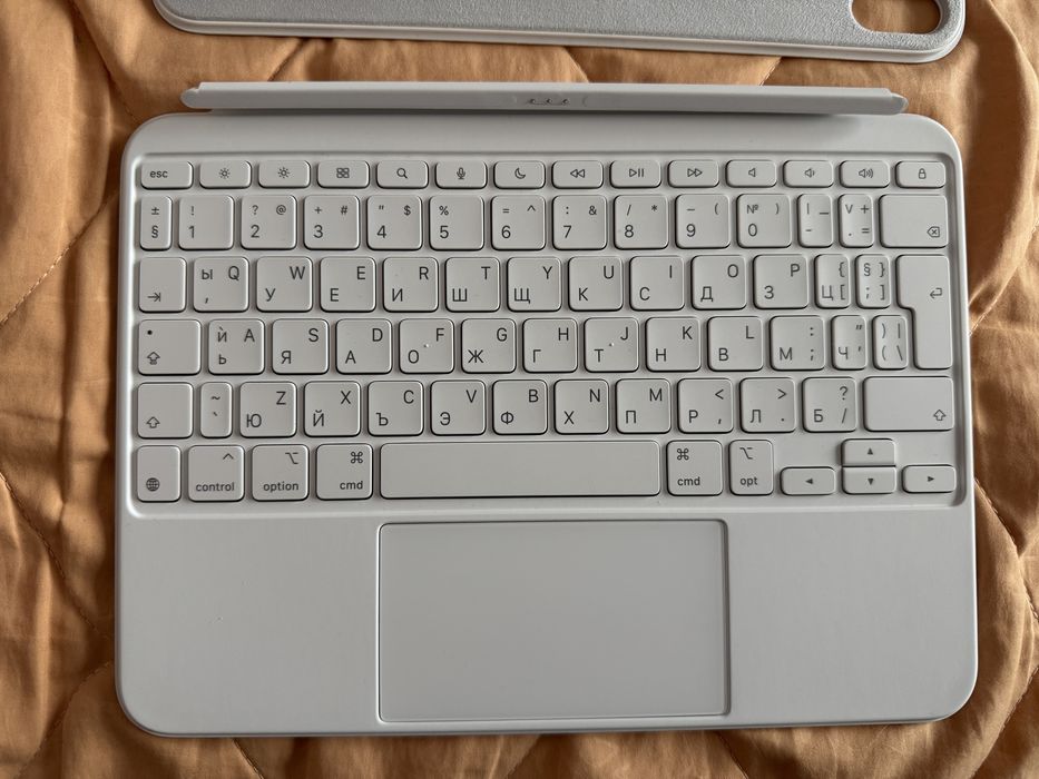 ipad 10th Magic Keyboard Folio
