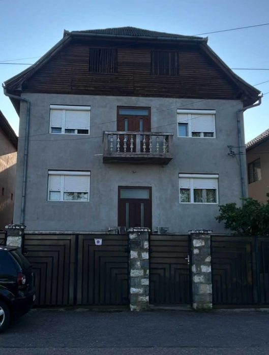Casă solidă Demisol+P+E | Ideală Locuință sau Cabinet Medical (Zonă Spital Municipal Reghin)