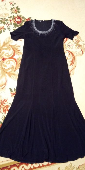 Костюм (платье и пиджак)
Размер 44-46
В отличном состоянии, бисерная в