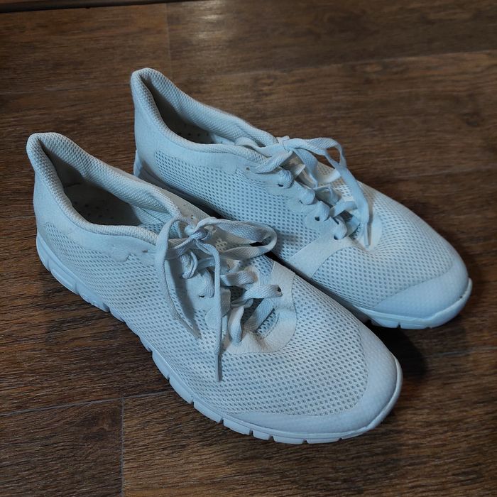 Продам кроссовки