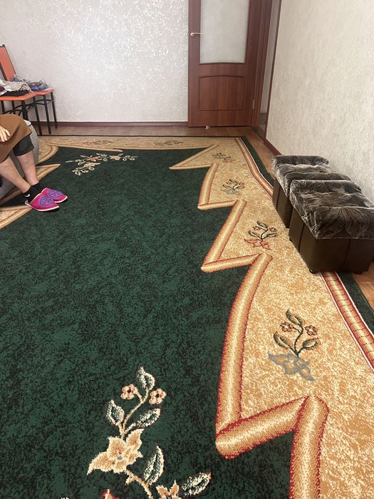 Продам ковер в гостинную