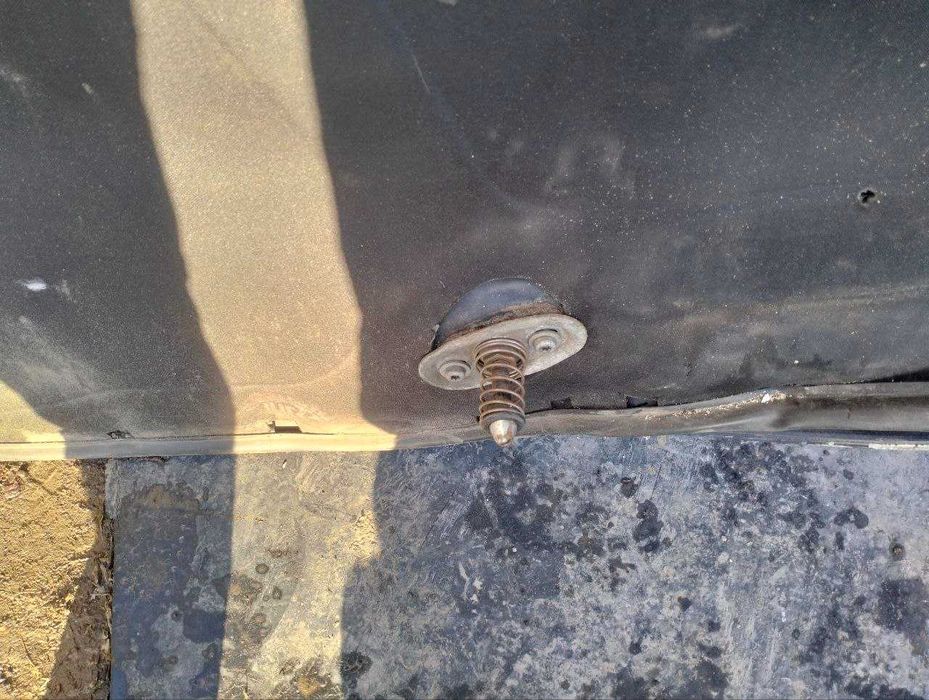 Капот БМВ е36 седан