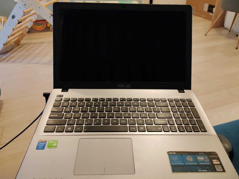 Laptop Asus X550L