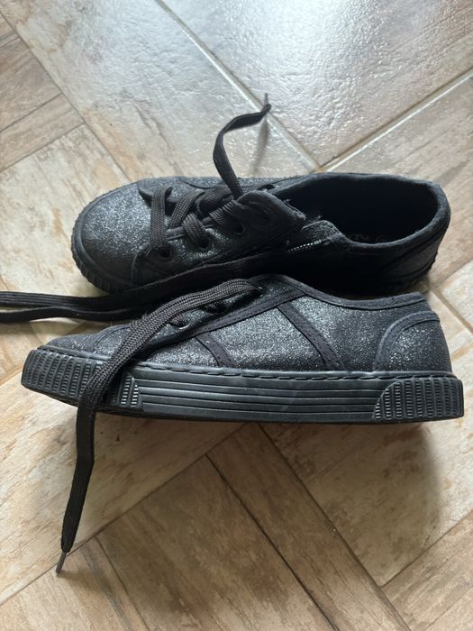 Детски обувки.                   .