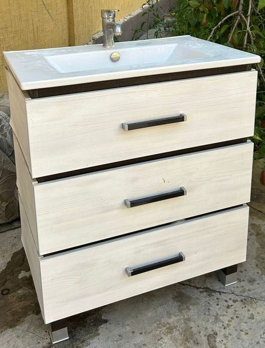 Раковина с зеркалом