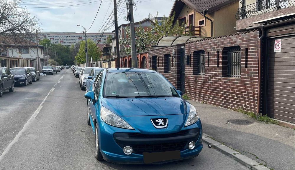 Peugeot 207 cutie automata japoneza si cu padele la volan