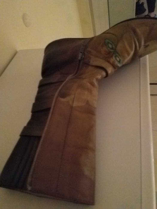 Дамски кожени ботуши