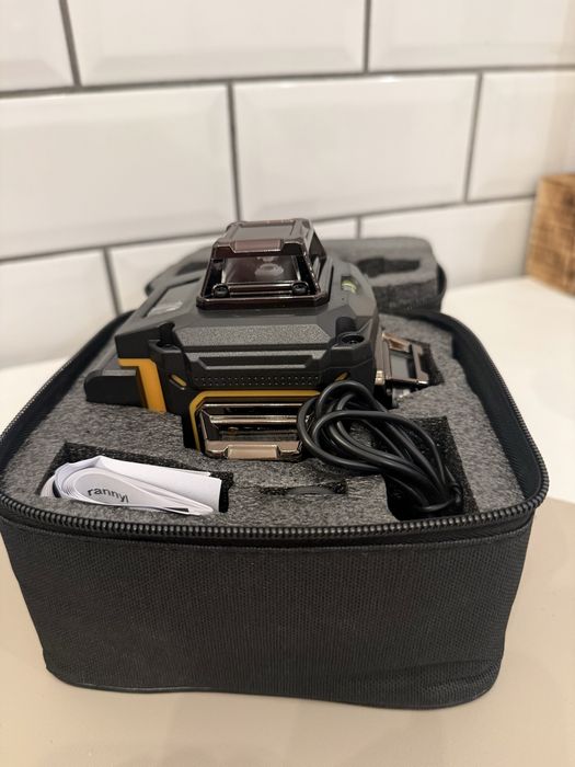 Nivela laser cu 16linii, noua, acumulator, telecomanda