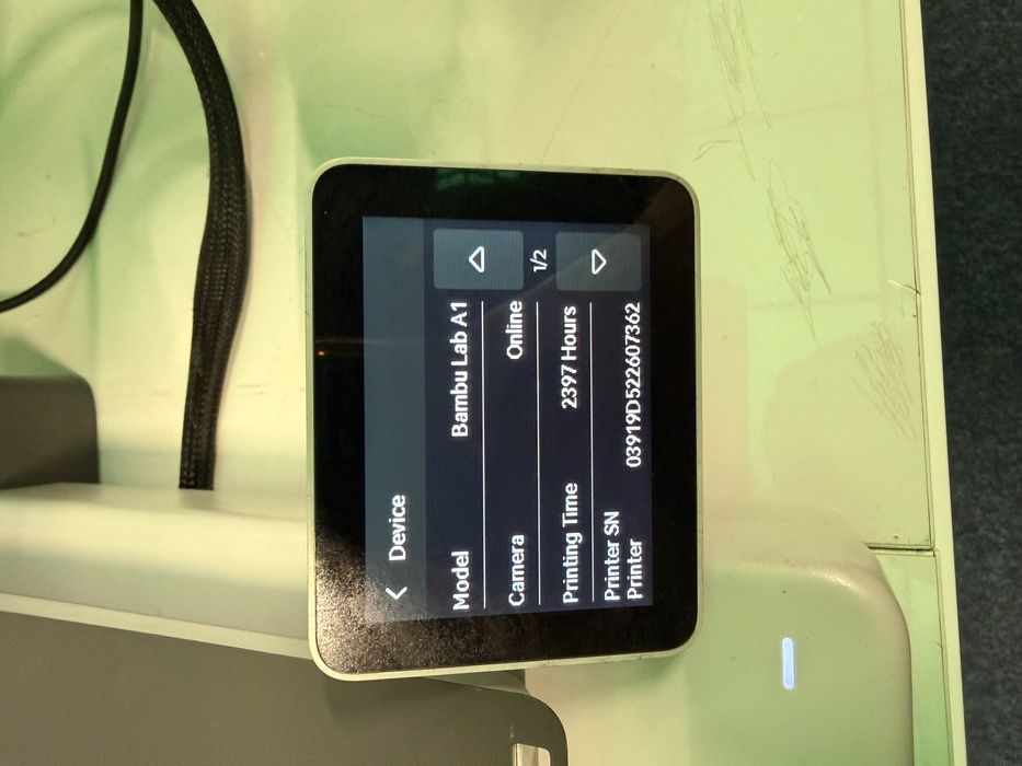 Bambu Lab A1 на 3700ч. Отлично състояние + подарък