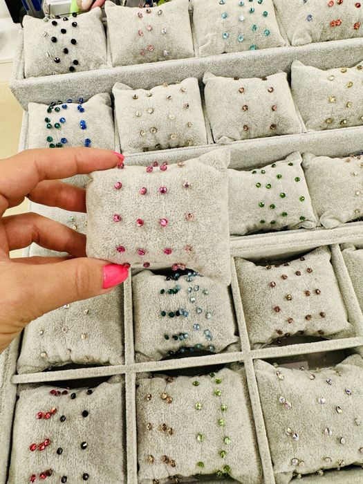 Гривнички на корда с камъчета Сваровски