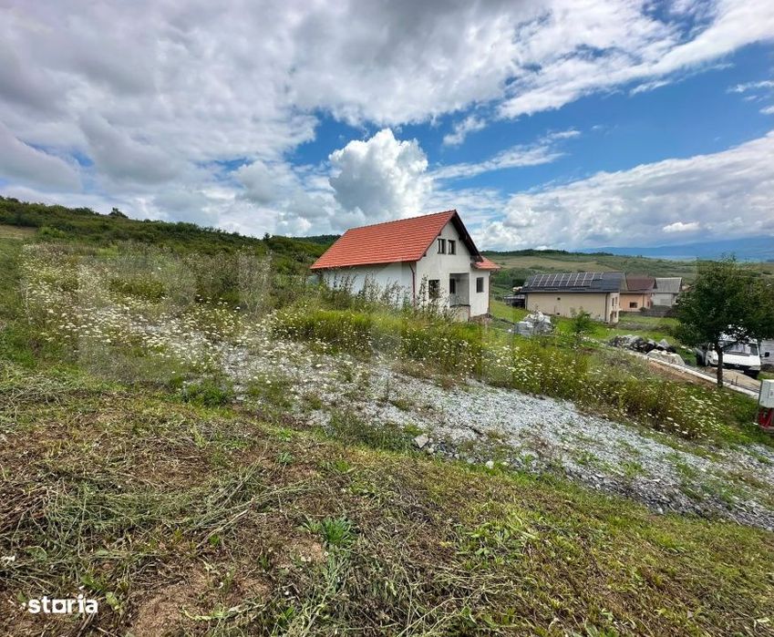 Oportunitate investitie: Teren intravilan de 17,4 ari pe Dealul Jelnii