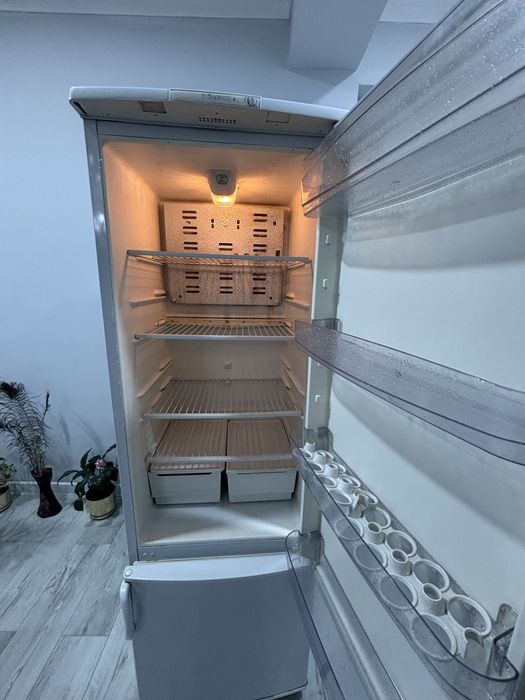 Холодильник/Тоңазытқыш Бирюса