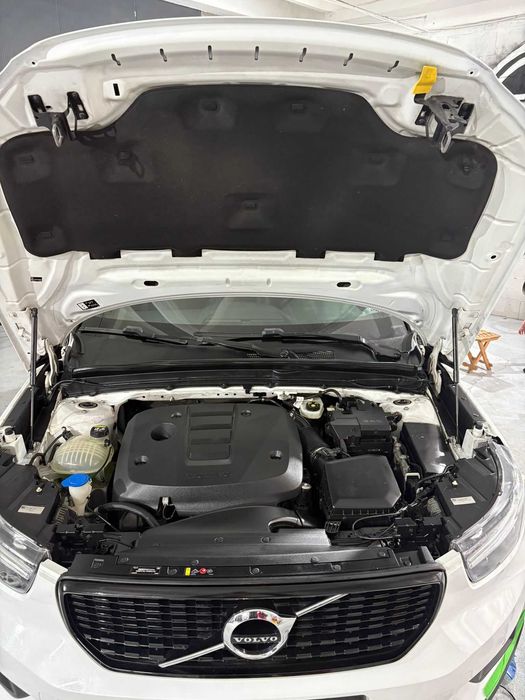 Volvo XC 40 R-Design in stare excelenta - direct proprietar