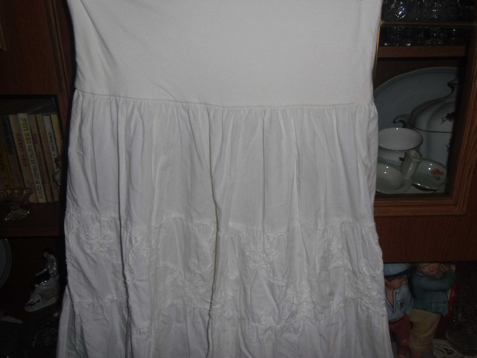 fusta alba subtire cu bluza